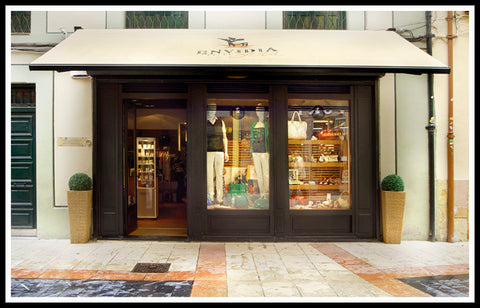 Fachada de la tienda Envidia Sana en Oviedo